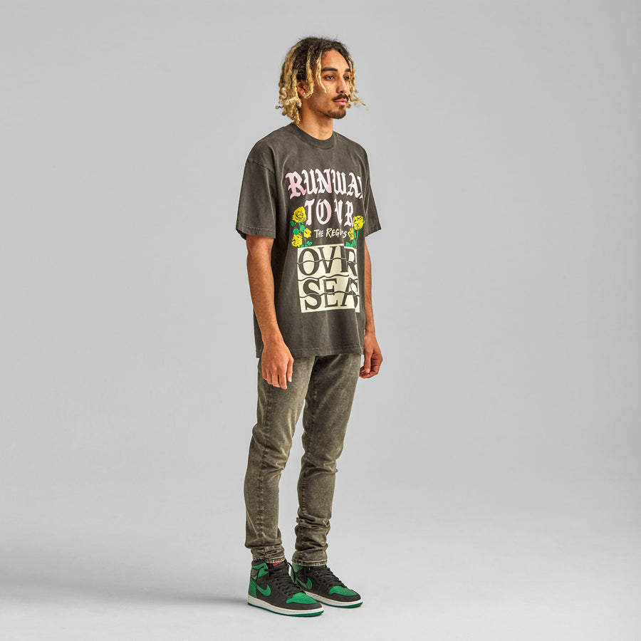 RUNWAY TOUR OVERSEAS TEE - VINTAGE BLACK